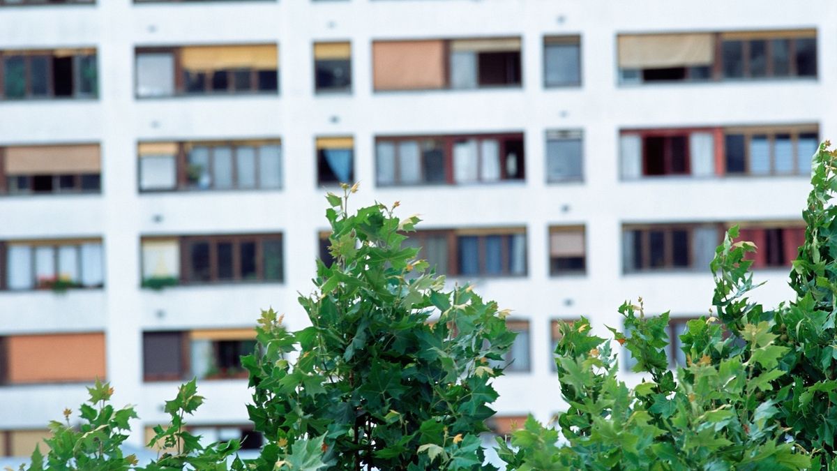 Češi dají na vlastní byt přes 13 ročních platů. Nejvíce v Evropě